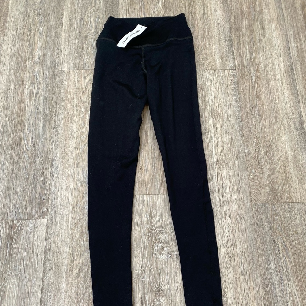 Out from under for urban outfitters black leggings size M/L NWT womens